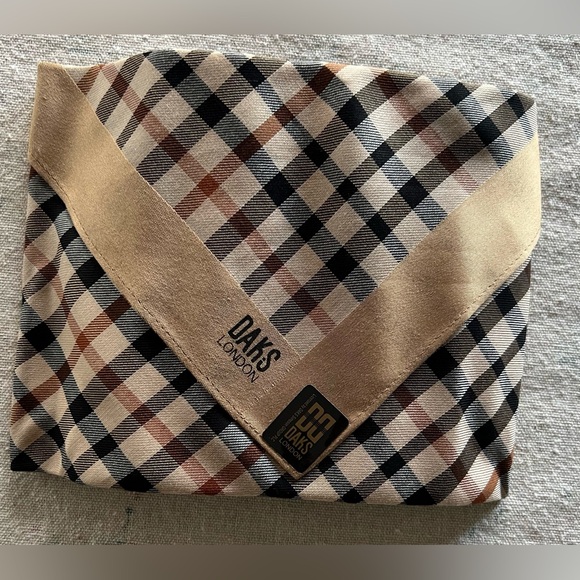 NIB a box of 2 DAKS Scarves/wraps - Picture 3 of 6